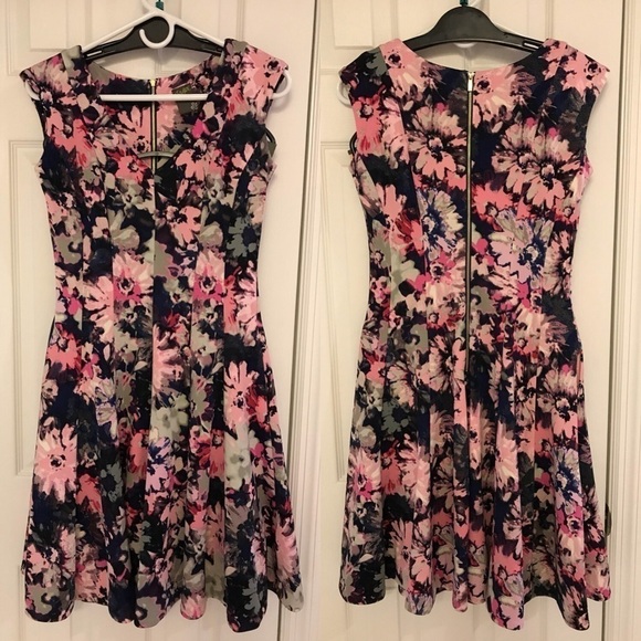 Size 2 💖 Taylor Floral Long Dress with Pockets - Picture 2 of 8